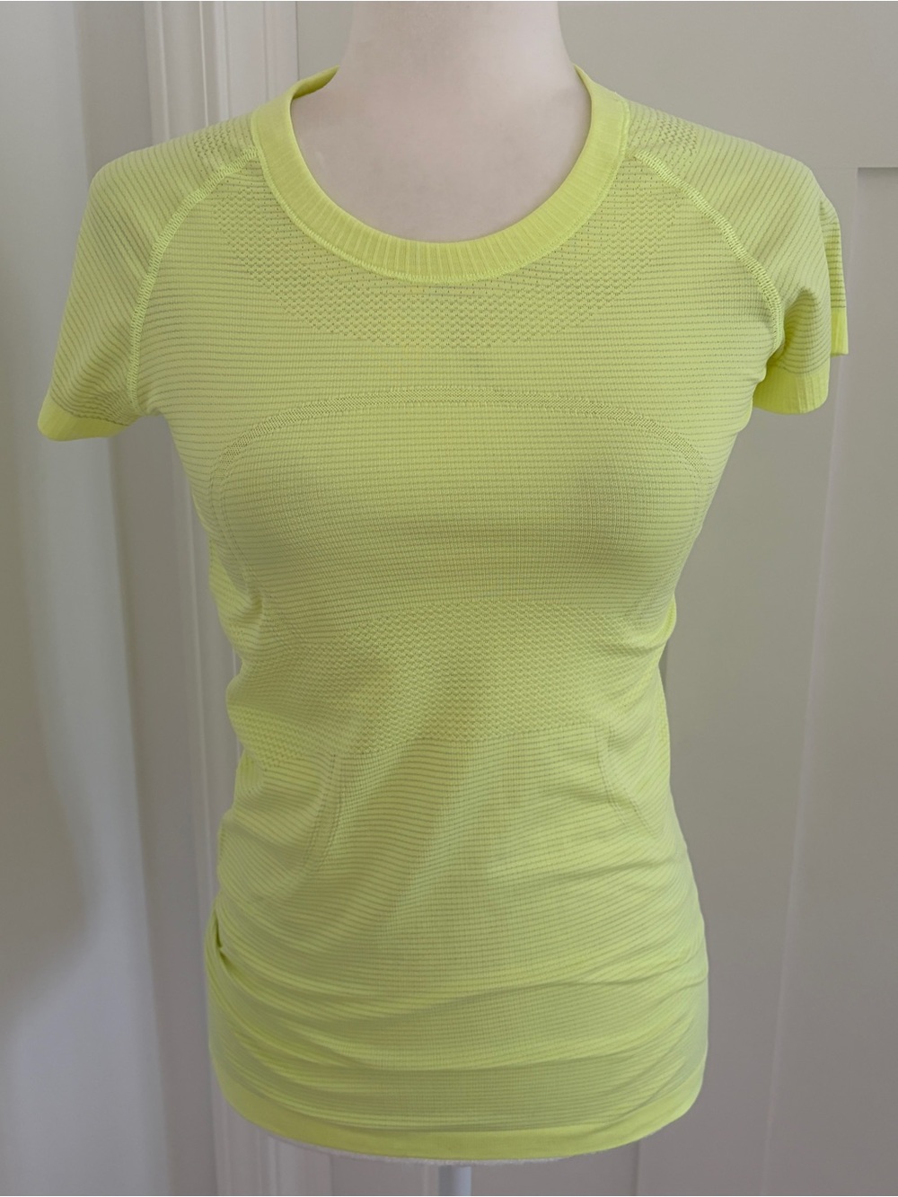 Lululemon Swiftly Tech Short Sleeve Shirt Sz 6 Lime Yellow Running Athletic*33